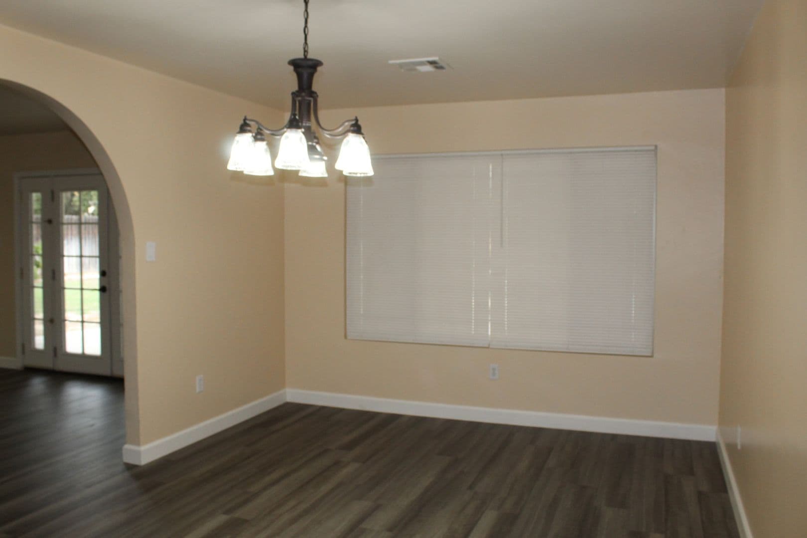 Bakersfield House: 804 Ferdinand Ct