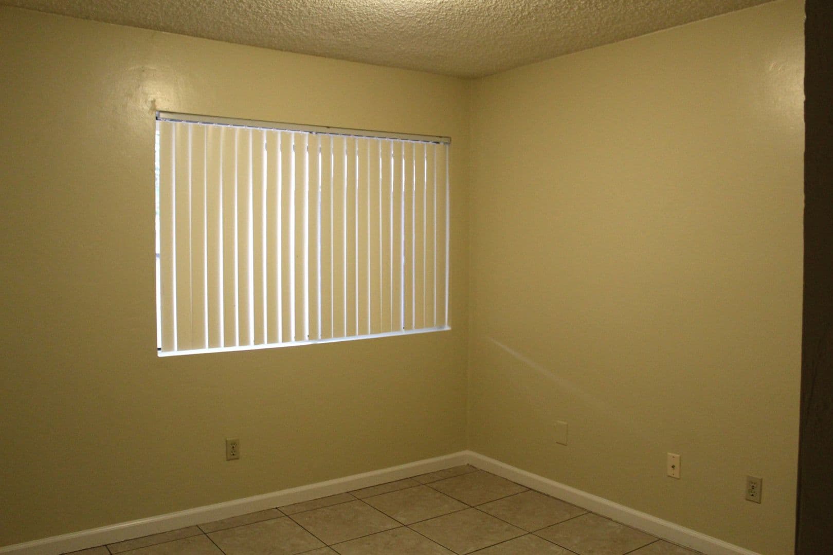 Bakersfield Apartment: 7608 Stockdale Hwy