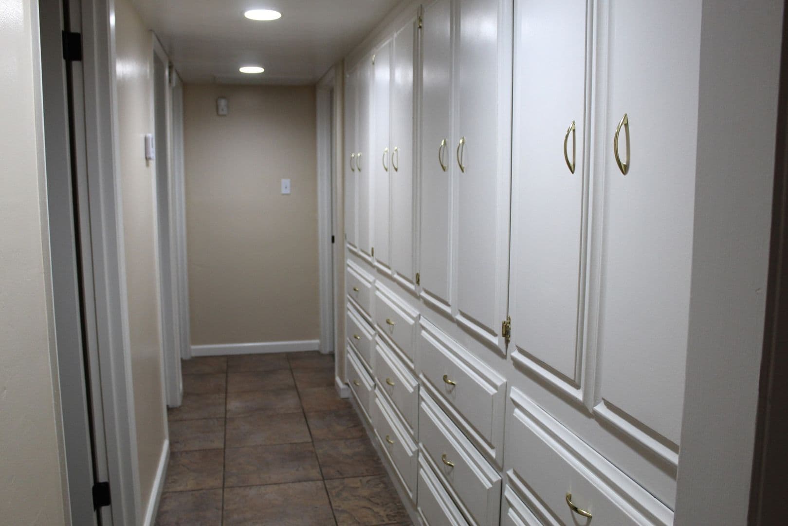 Bakersfield House: 804 Ferdinand Ct