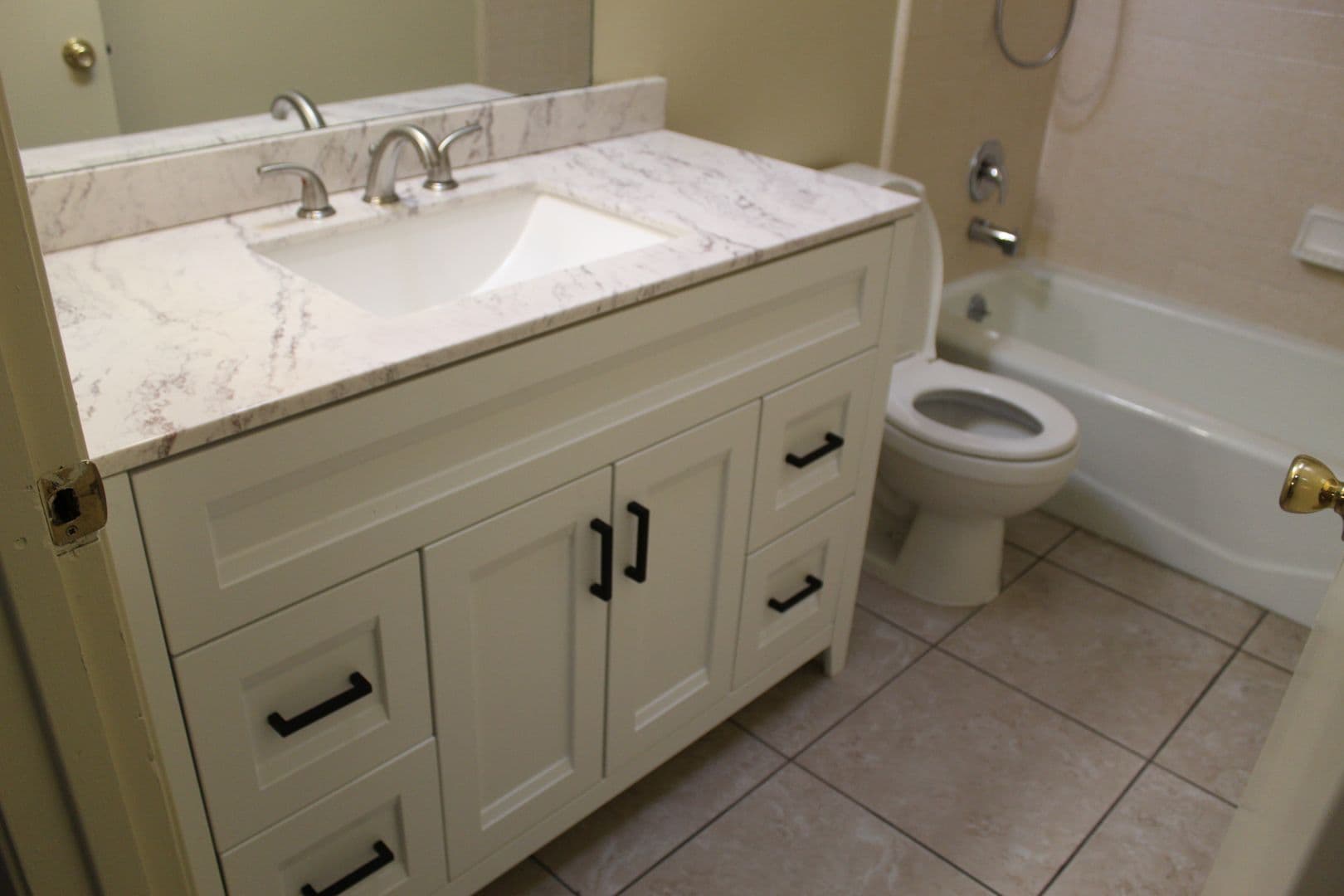 Bakersfield Apartment: 7608 Stockdale Hwy