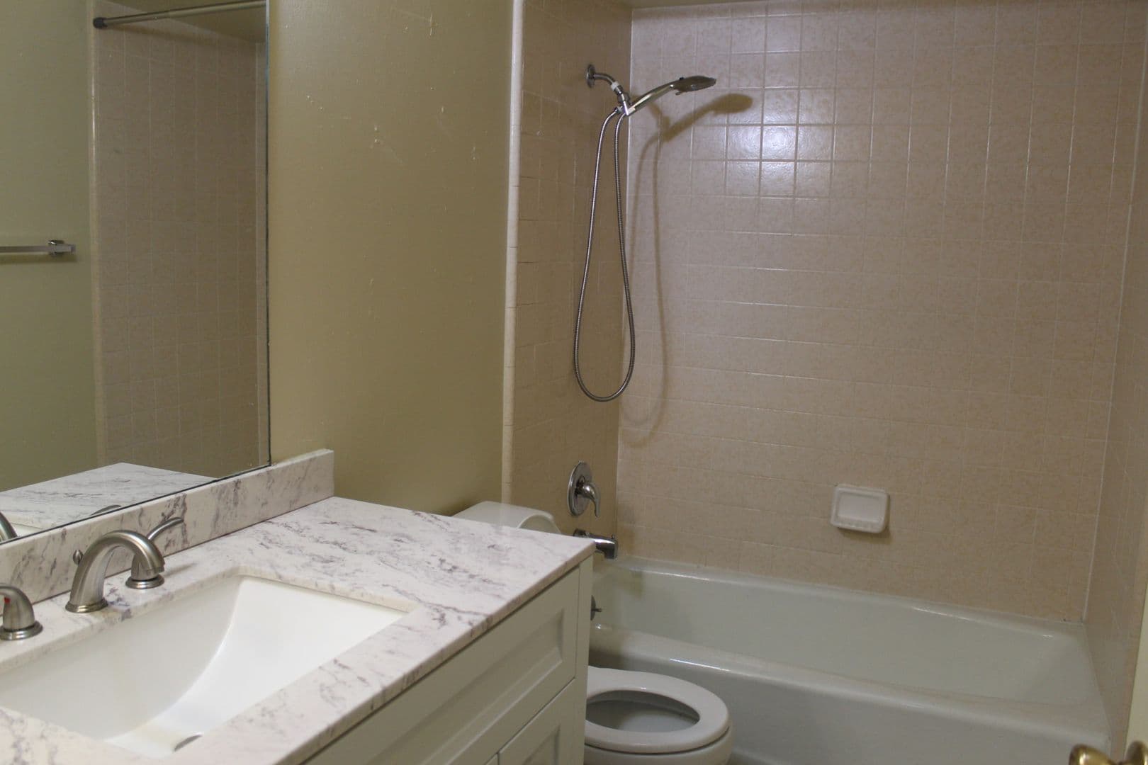 Bakersfield Apartment: 7608 Stockdale Hwy