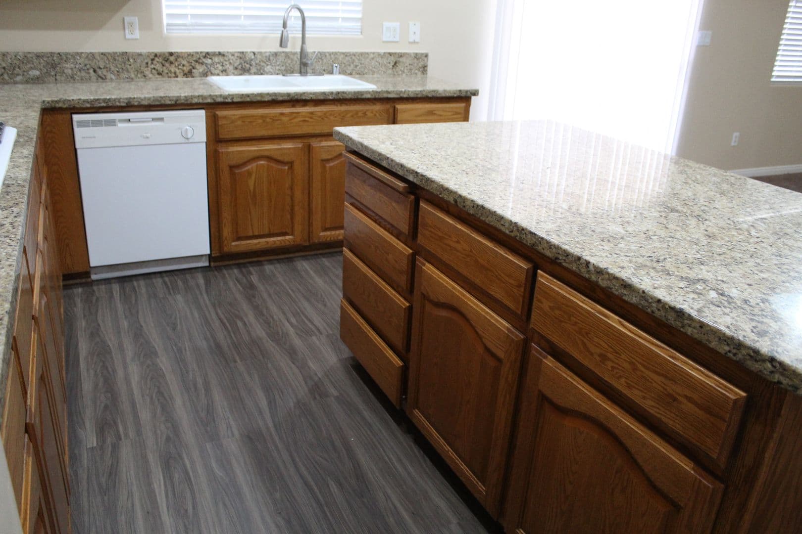 Bakersfield House: 110 Claudia Autumn Dr.