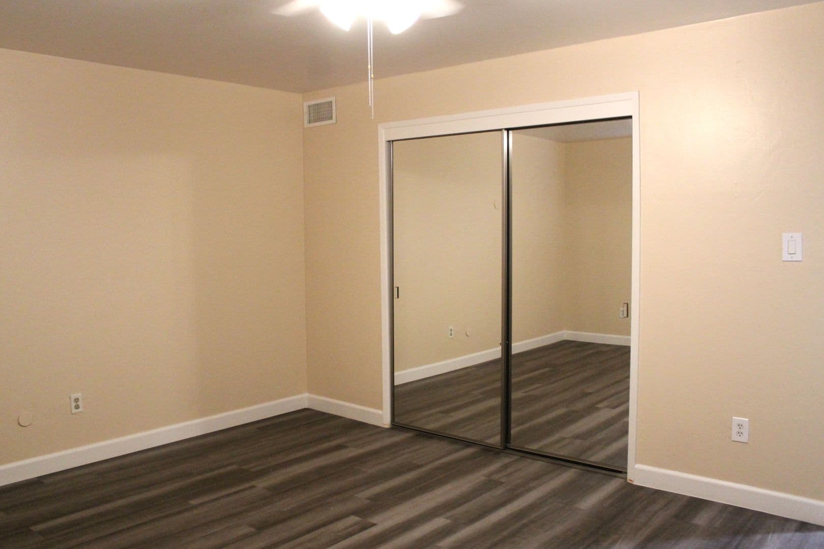 Bakersfield House: 804 Ferdinand Ct