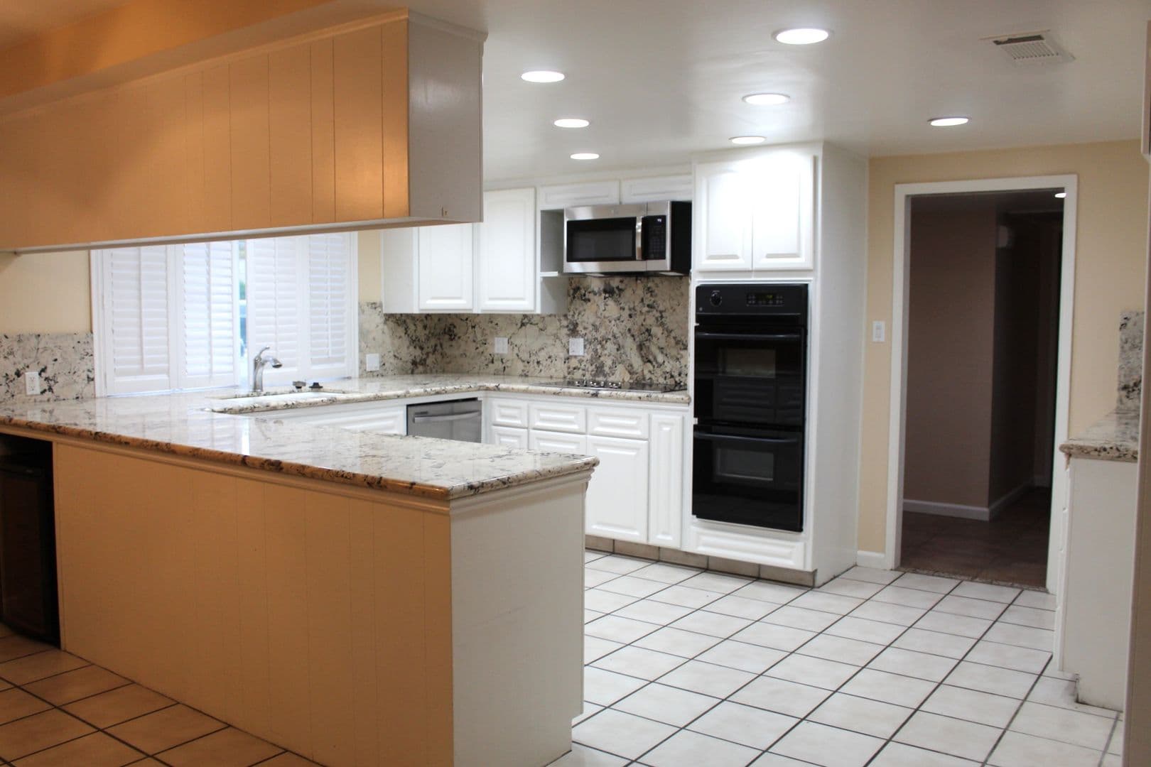 Bakersfield House: 804 Ferdinand Ct