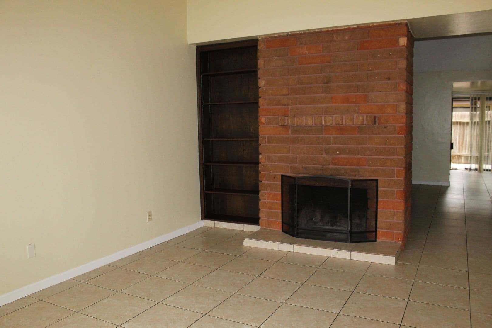 Bakersfield Apartment: 7608 Stockdale Hwy