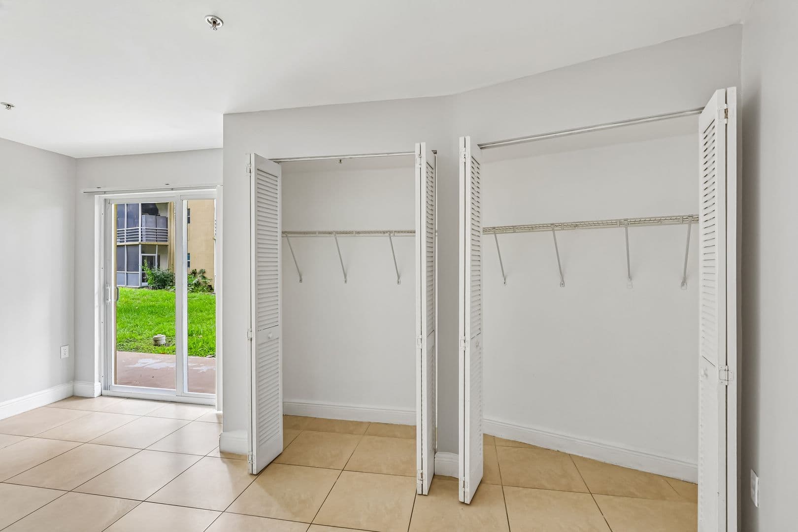 Dania Beach Apartment: 4147 Stirling Road