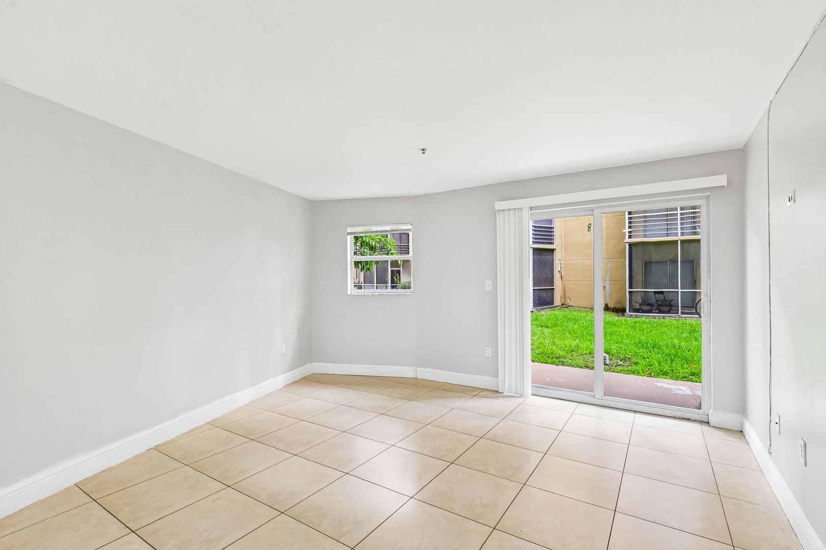 Dania Beach Apartment: 4147 Stirling Road