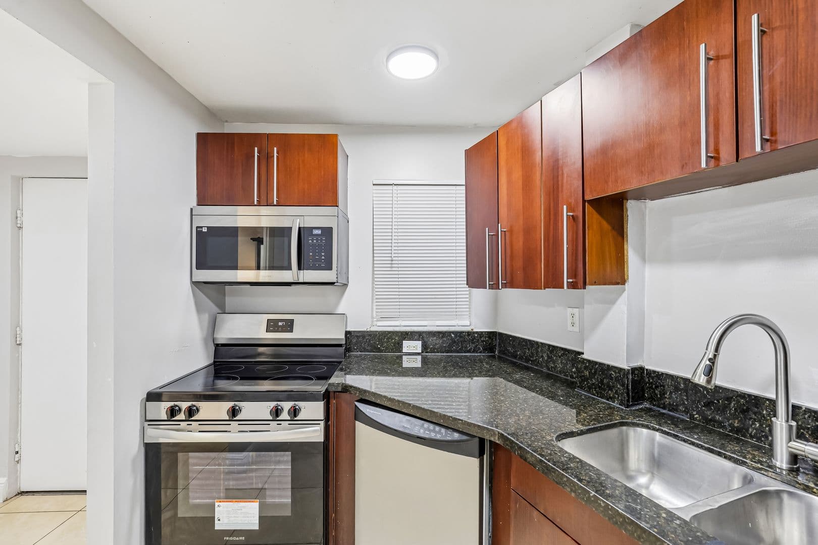 Dania Beach Apartment: 4147 Stirling Road