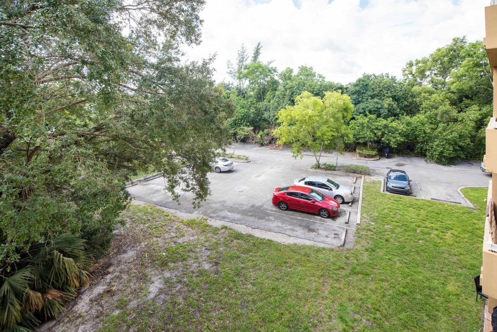 Davie Apartment: 4137 Stirling road