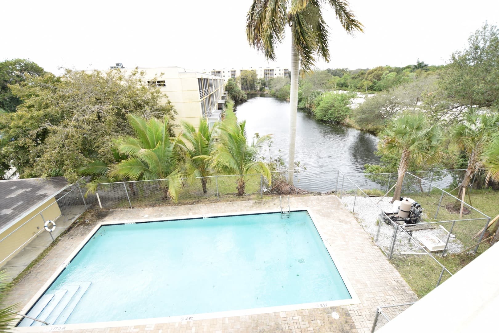 Davie Apartment: 4137 Stirling road