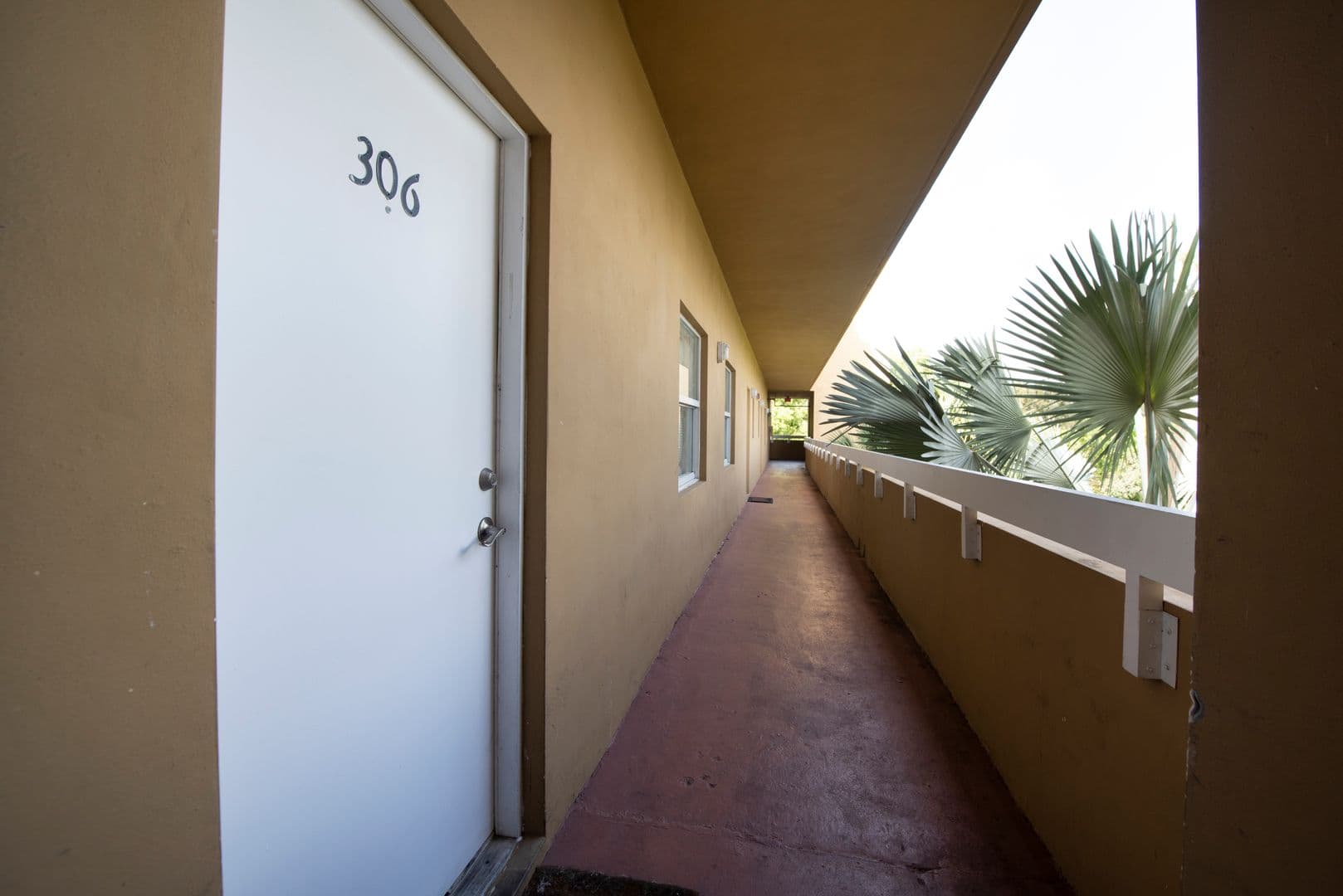 Davie Apartment: 4137 Stirling road
