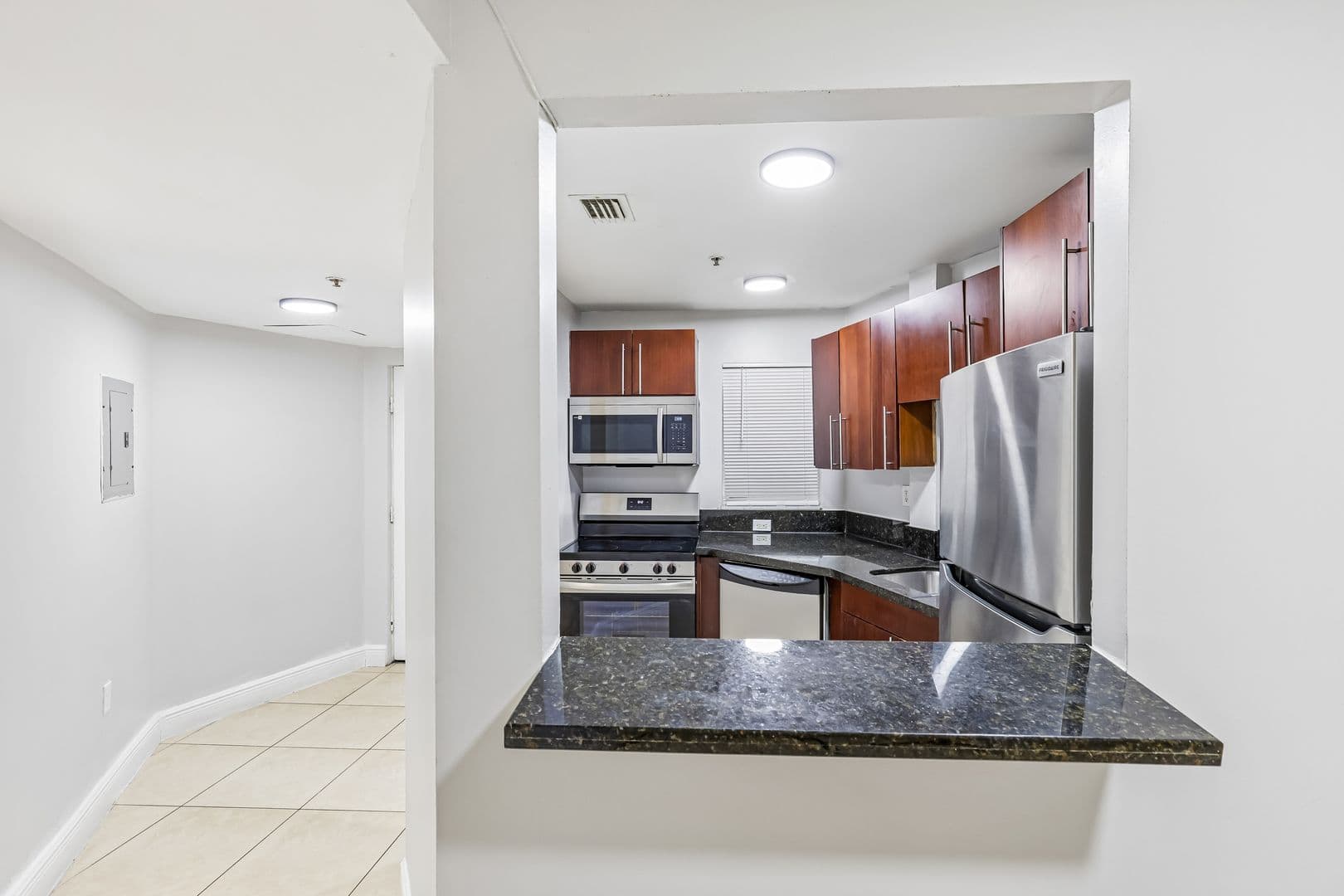 Dania Beach Apartment: 4147 Stirling Road