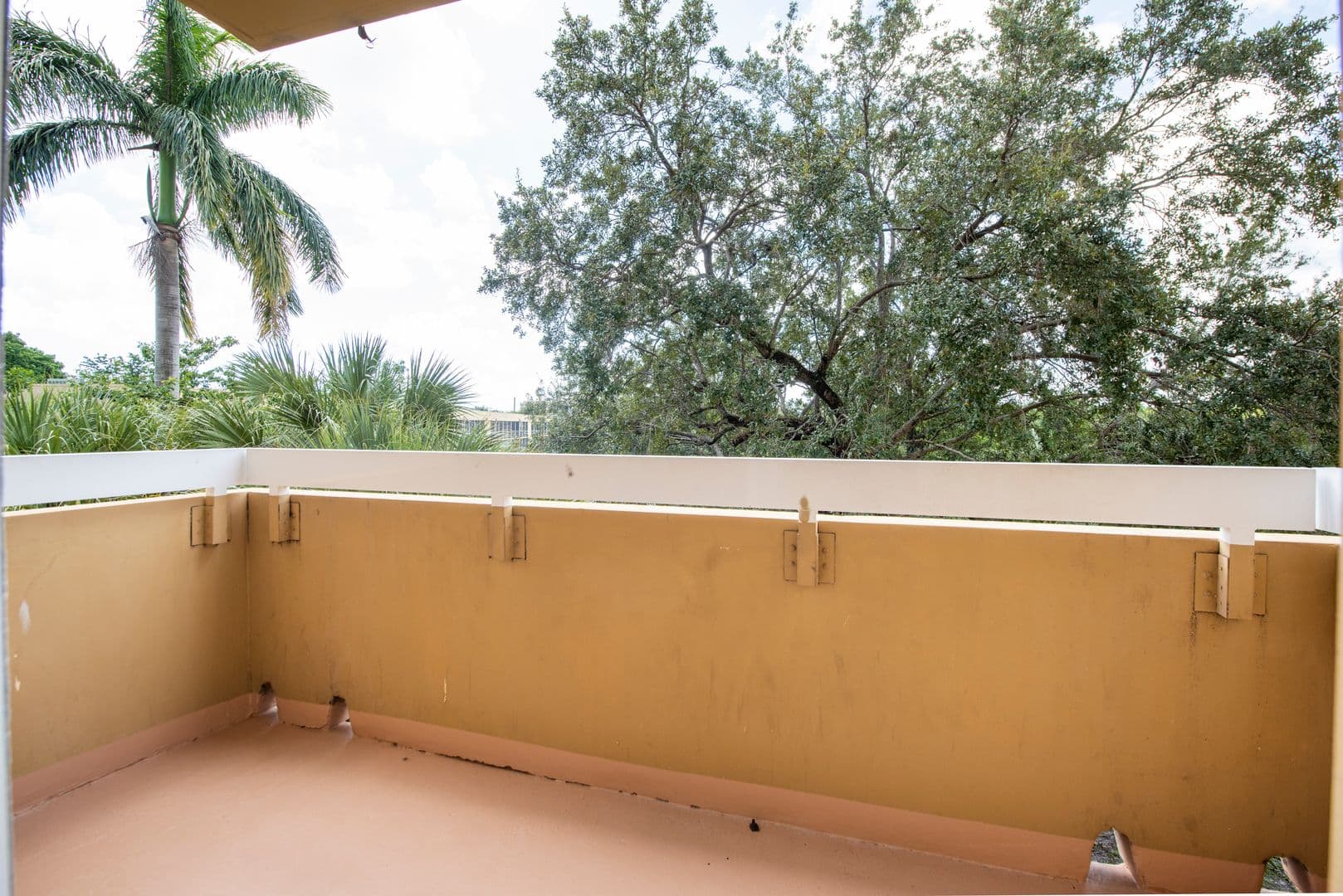 Davie Apartment: 4137 Stirling road