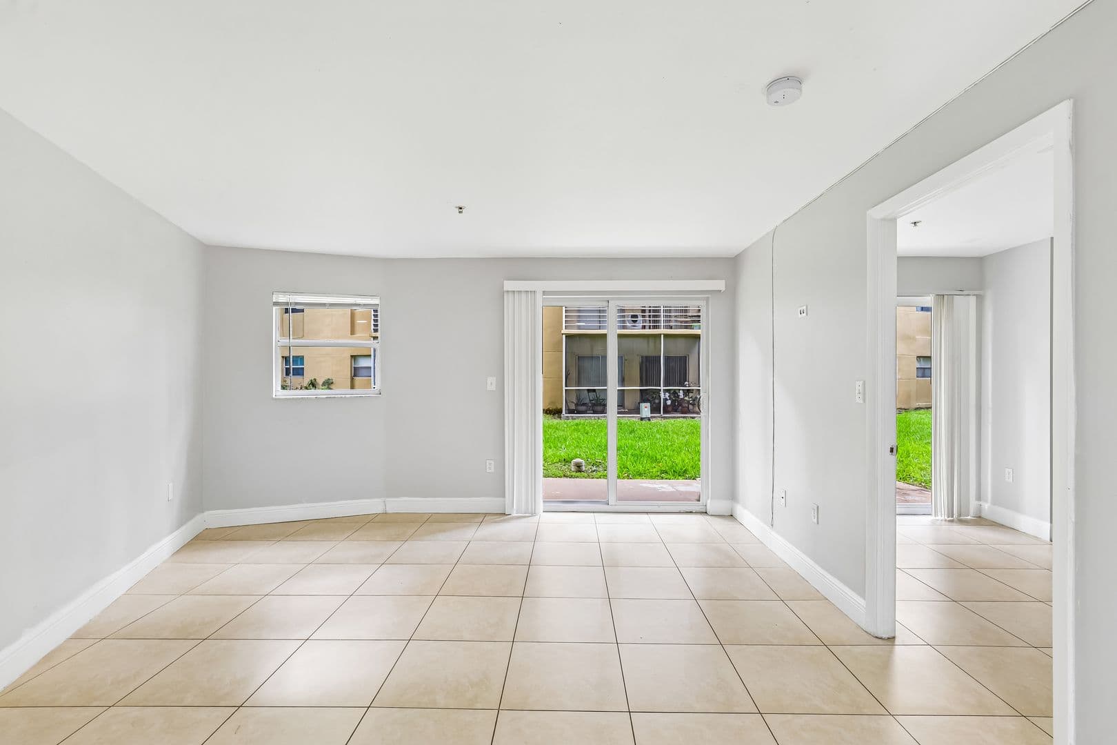 Dania Beach Apartment: 4147 Stirling Road