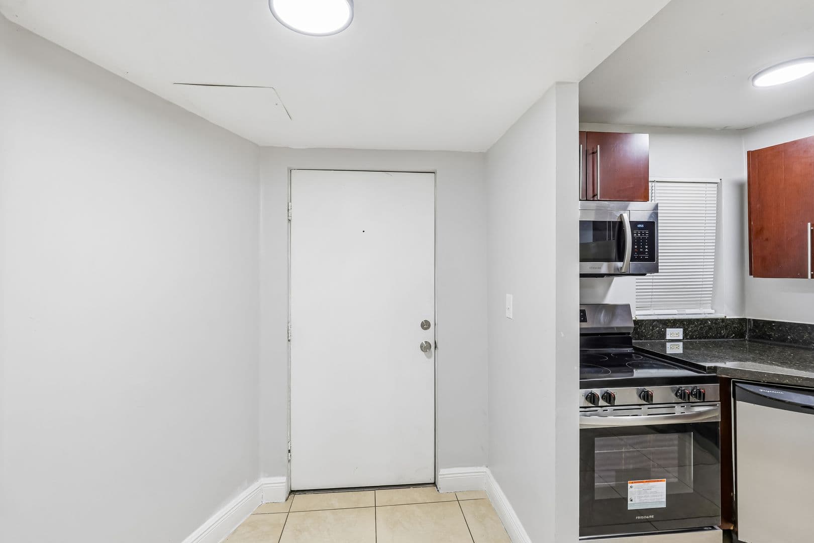 Dania Beach Apartment: 4147 Stirling Road