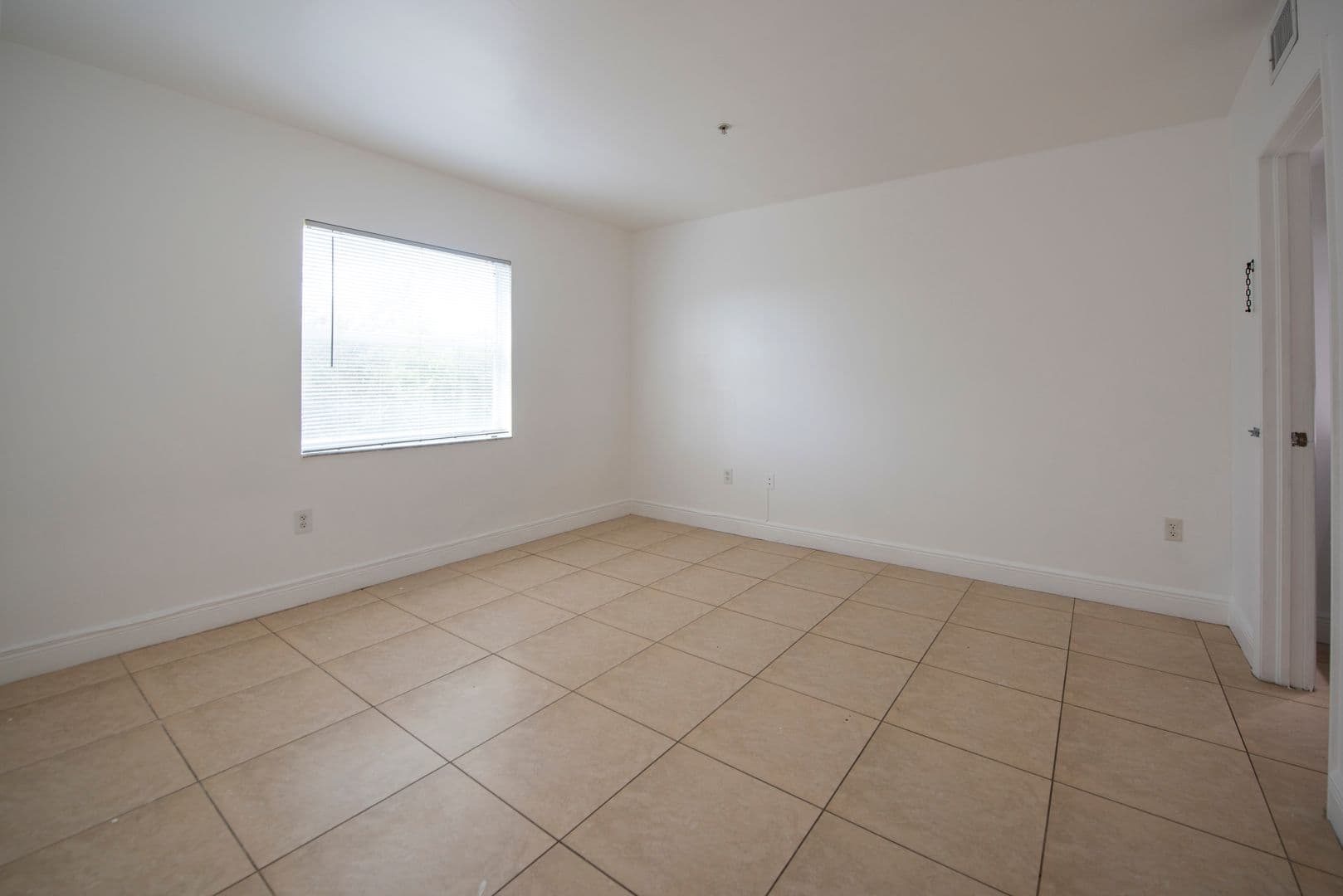 Davie Apartment: 4137 Stirling road