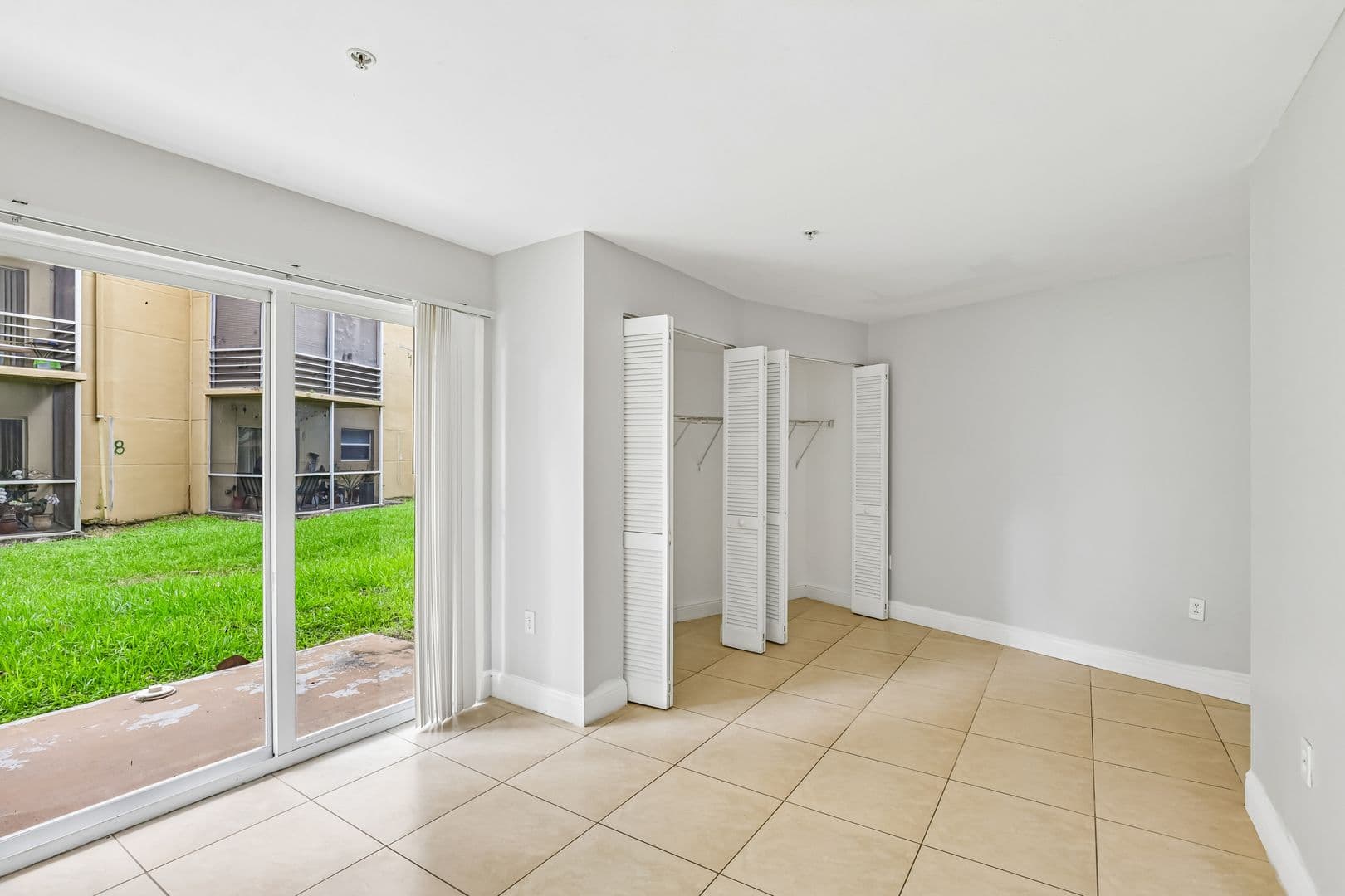 Dania Beach Apartment: 4147 Stirling Road