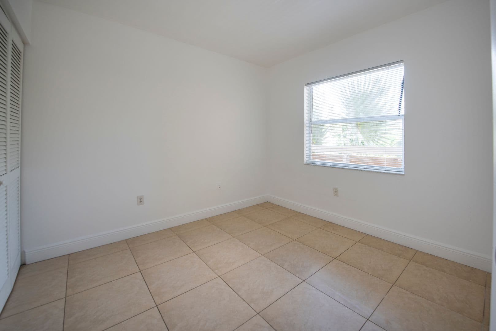 Davie Apartment: 4137 Stirling road