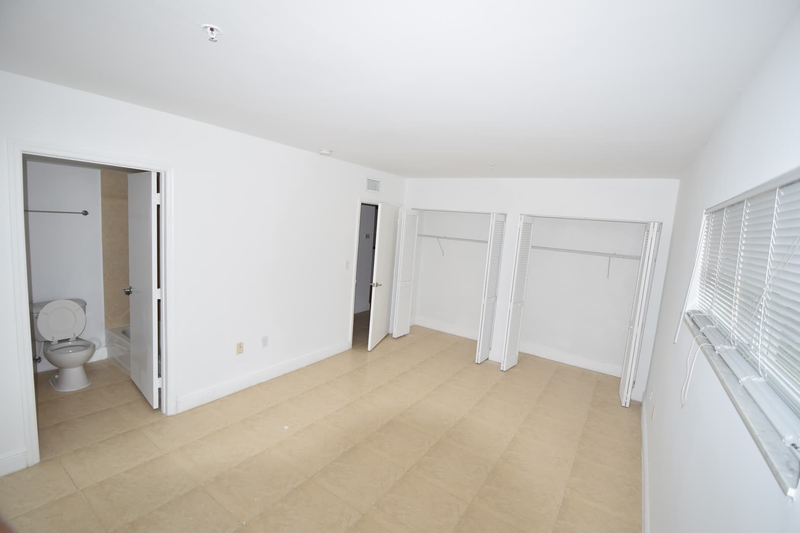 Davie Apartment: 4137 Stirling road