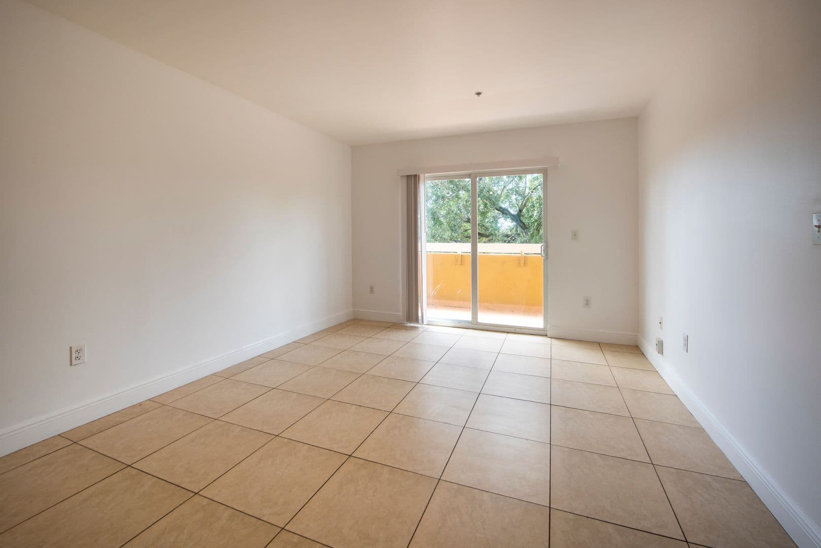 Davie Apartment: 4137 Stirling road