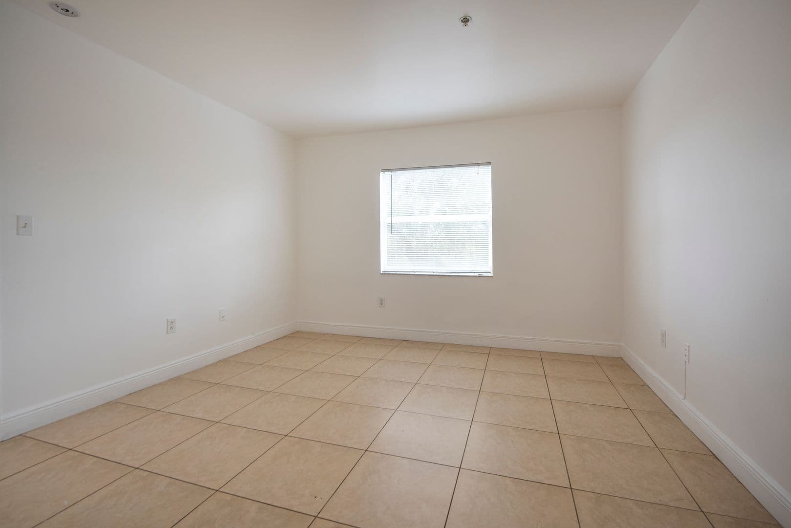 Dania Beach Apartment: 4147 Stirling Road