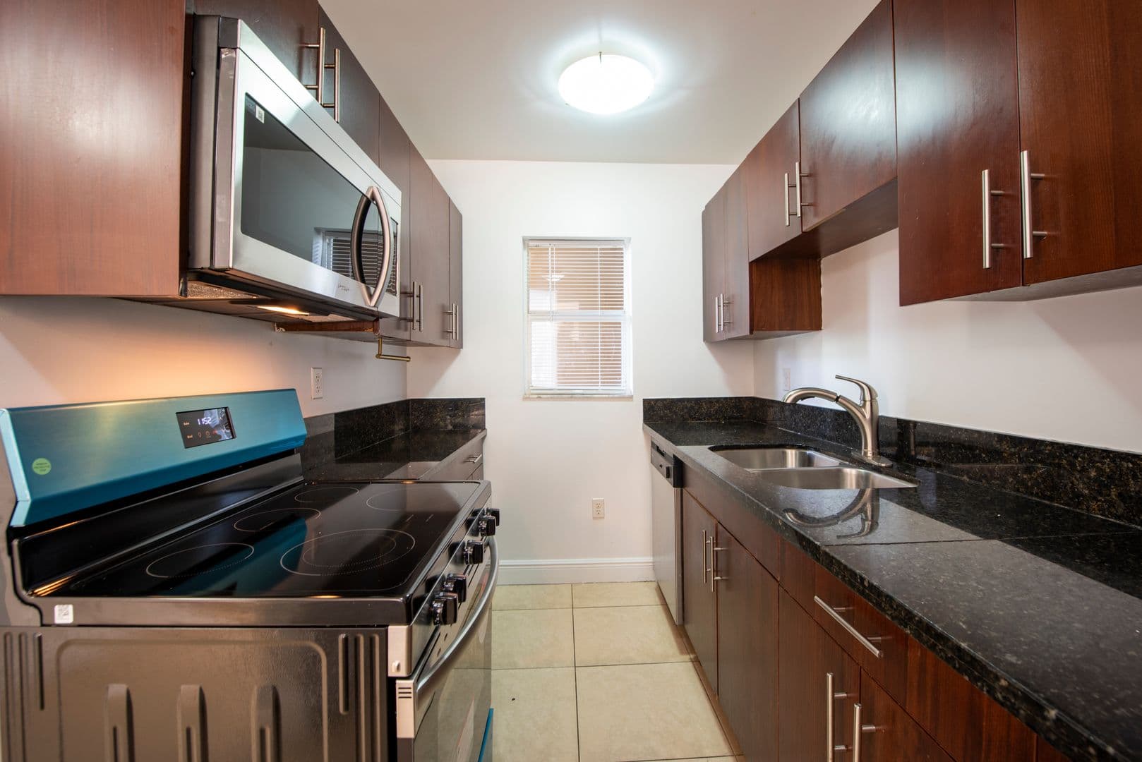 Davie Apartment: 4137 Stirling road