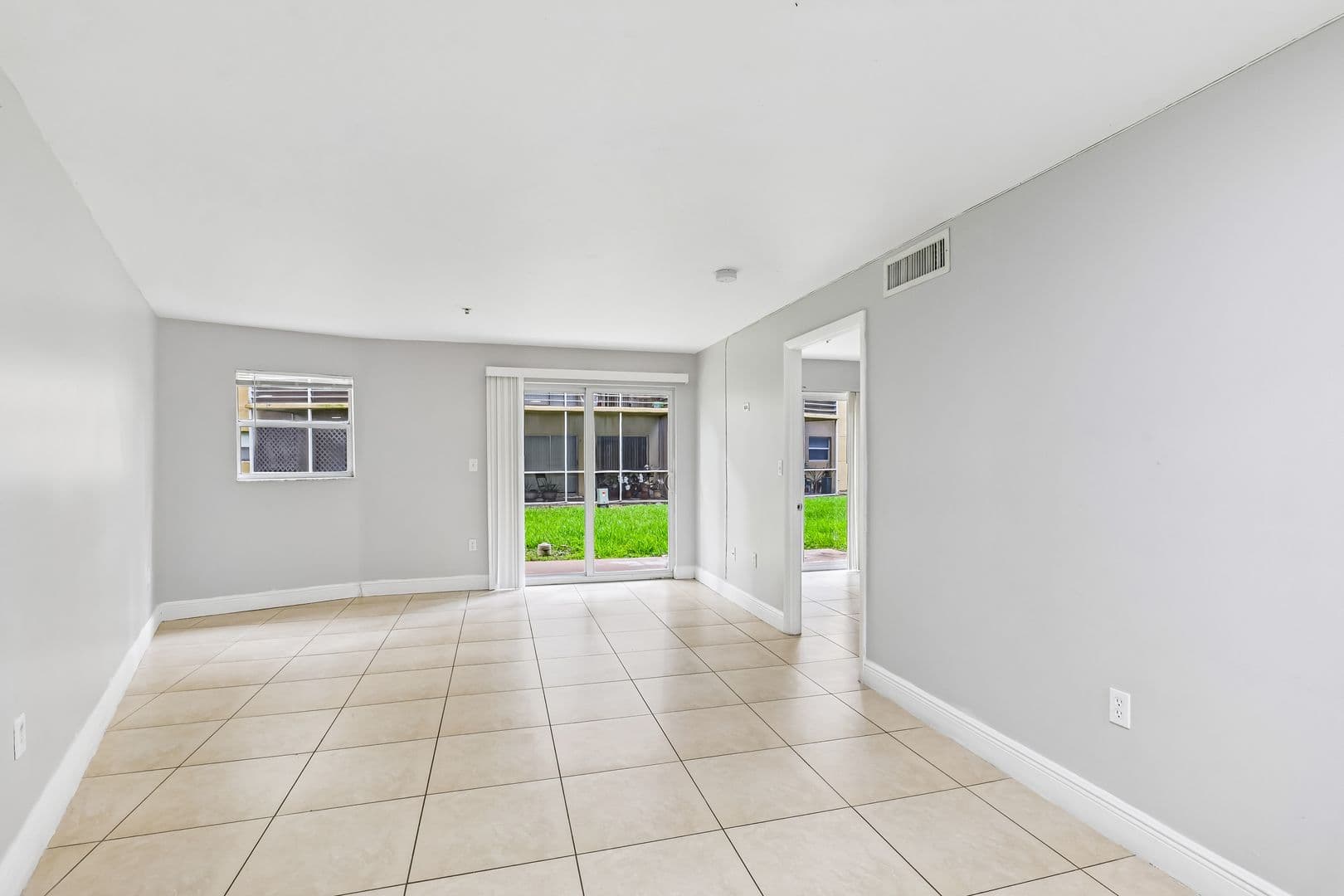 Dania Beach Apartment: 4147 Stirling Road