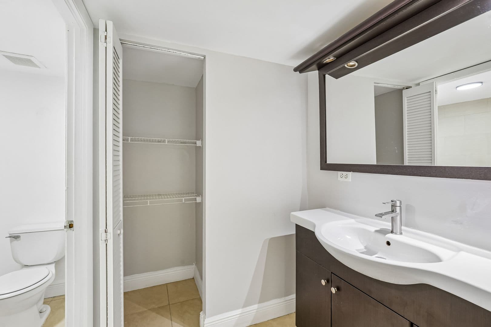 Dania Beach Apartment: 4147 Stirling Road
