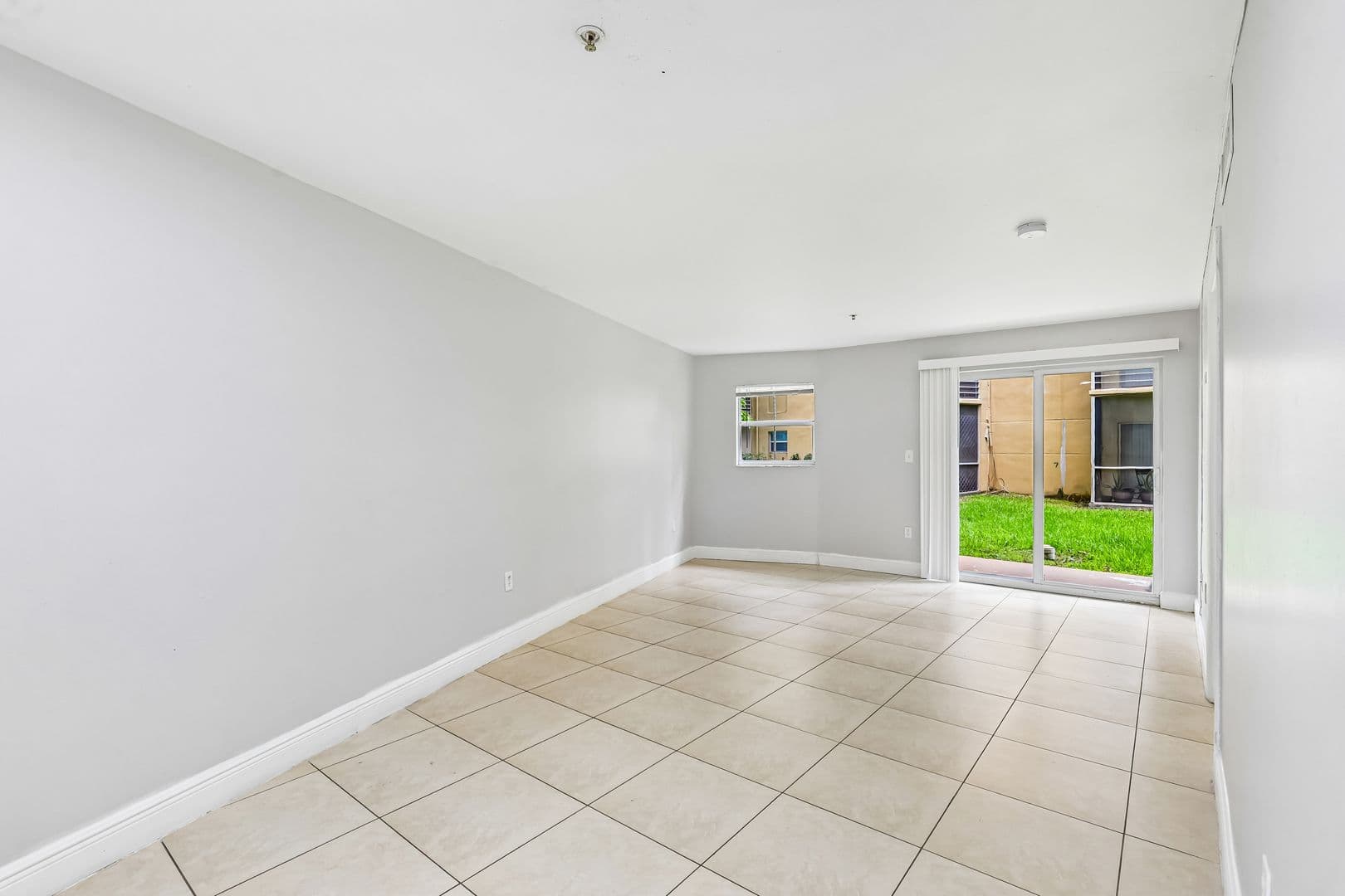 Dania Beach Apartment: 4147 Stirling Road