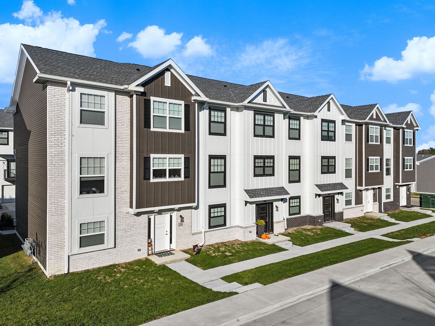 Davenport Apartment: Lakeview Pkwy - Ravenwood Ln
