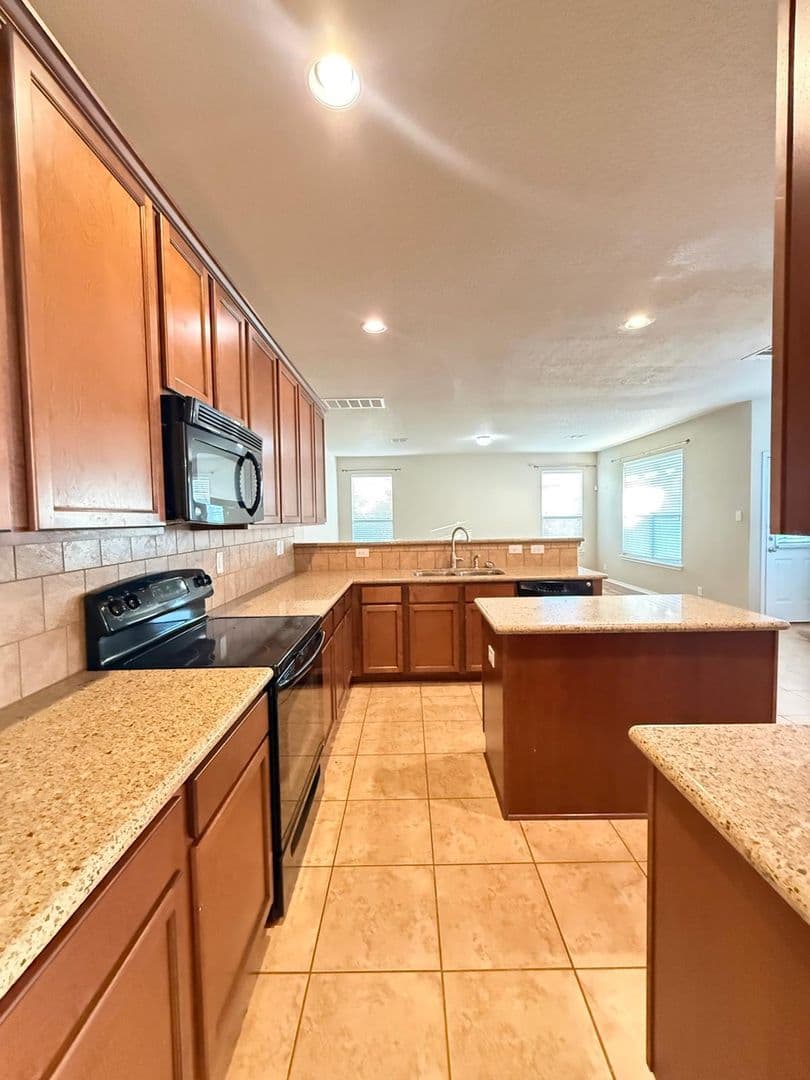 San Antonio House: 1015 Iris Path