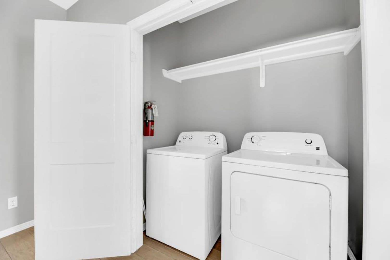 Alton Apartment: 2704 E Eisenhower Ave