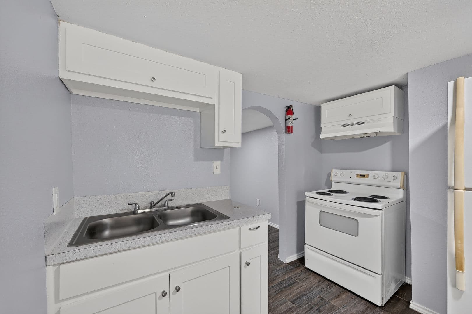 Donna Apartment: 107 N Main St