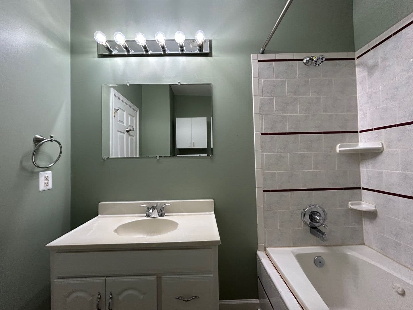 Baltimore House: 400 Hazlett Ave #B