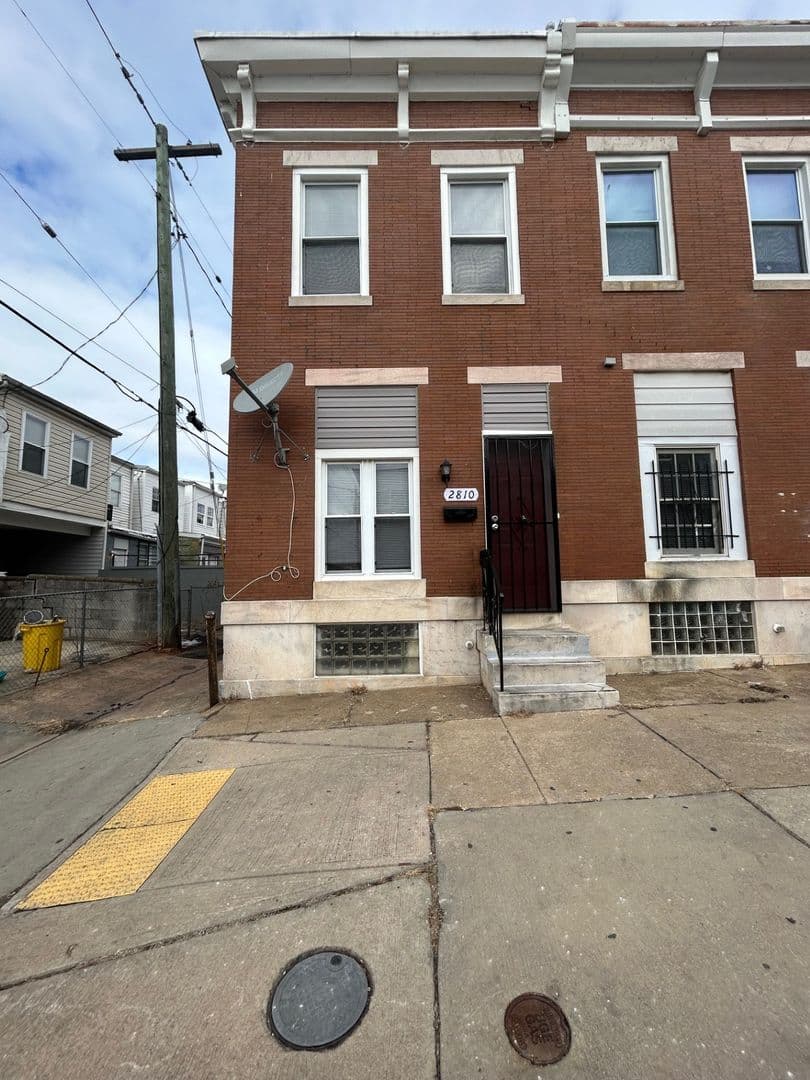 Baltimore House: 2810 E Monument St