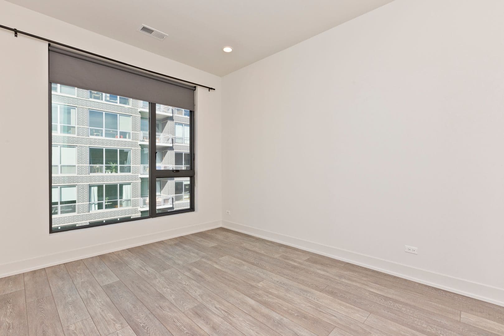 Chicago Apartment: 853 N. Larrabee