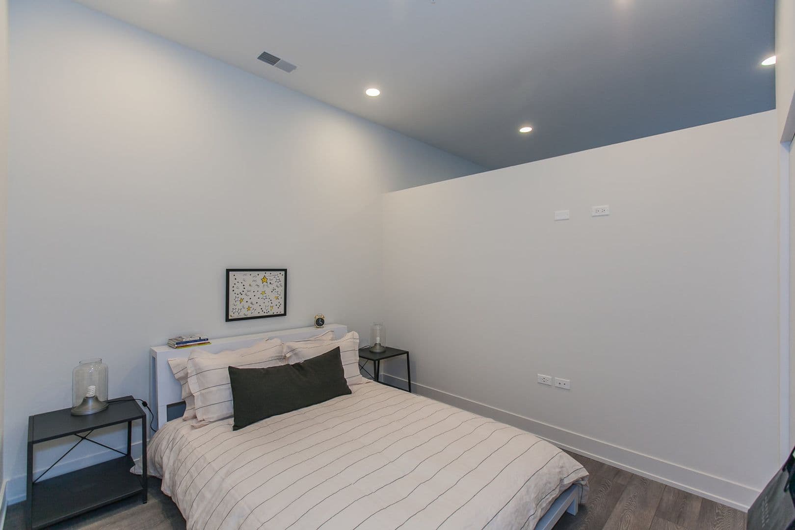 Chicago Apartment: 853 N. Larrabee