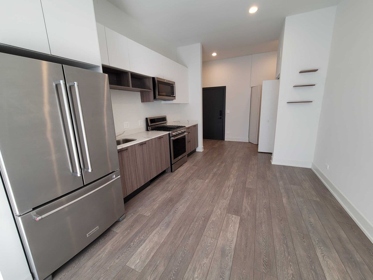 Chicago Apartment: 853 N. Larrabee