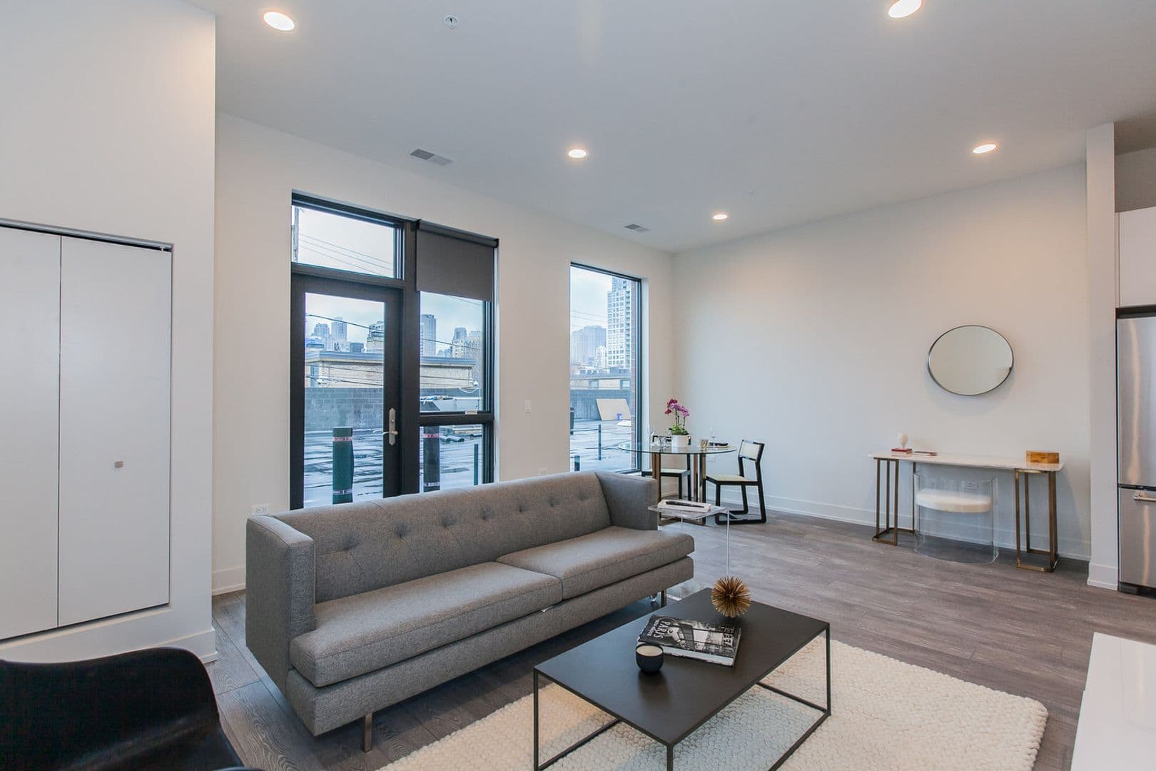 Chicago Apartment: 853 N. Larrabee