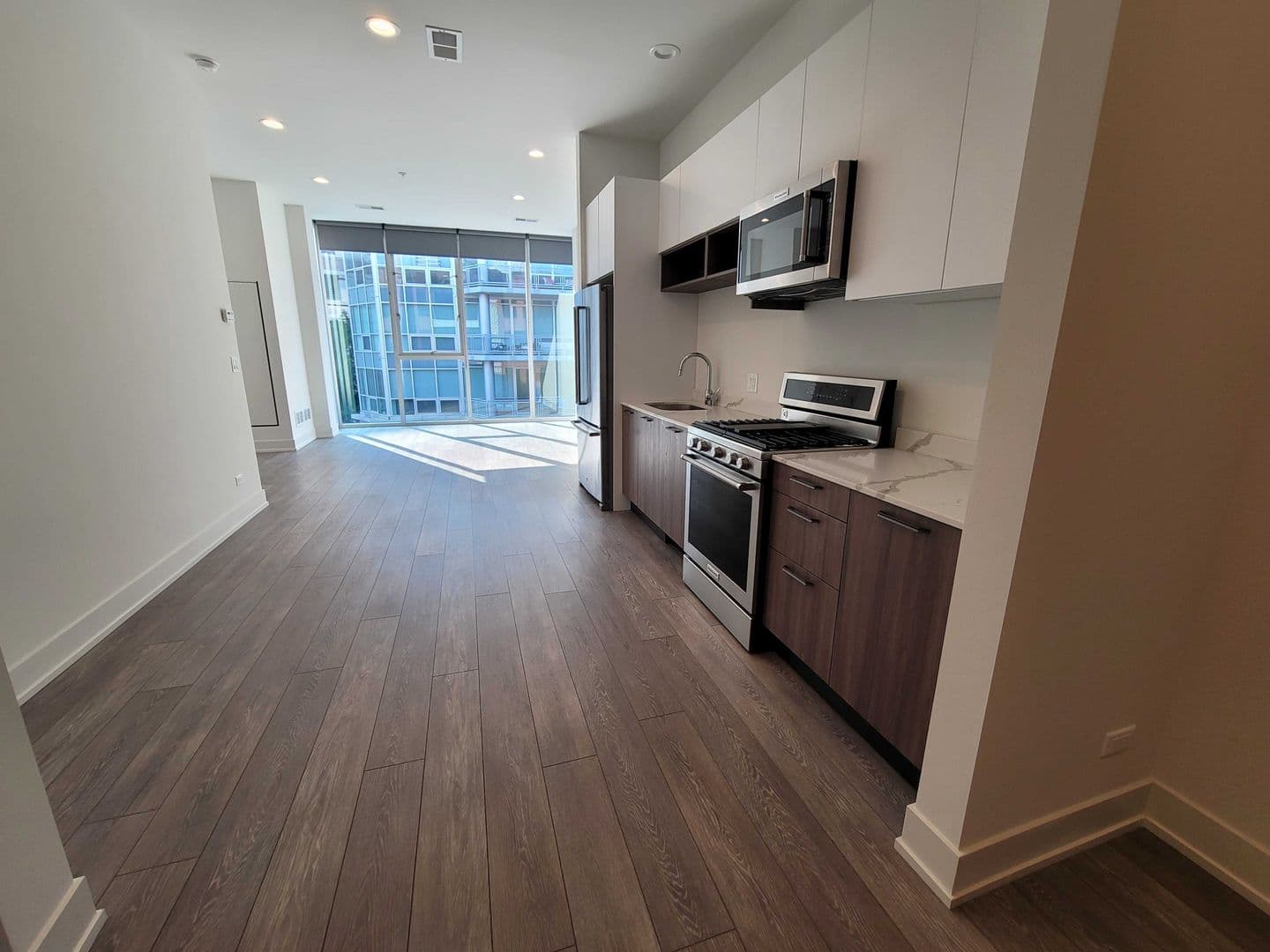 Chicago Apartment: 853 N. Larrabee