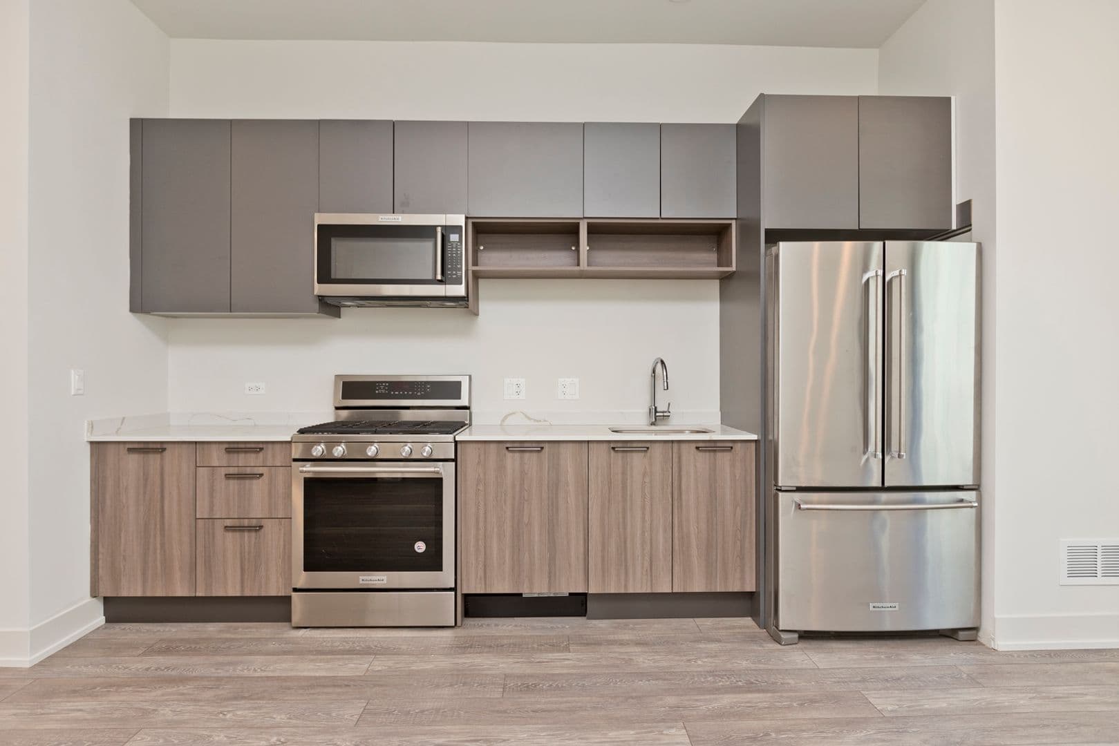 Chicago Apartment: 853 N. Larrabee