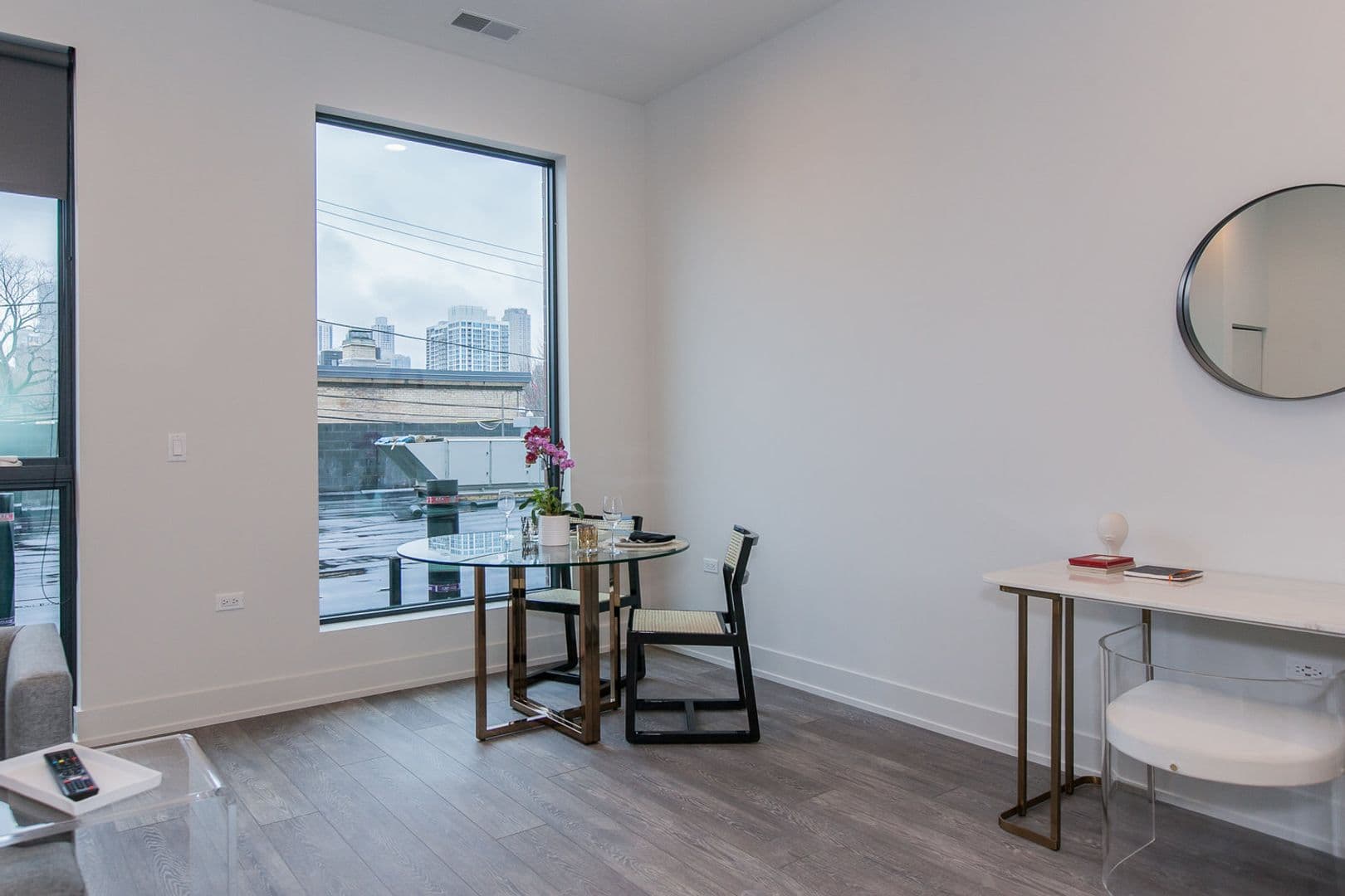 Chicago Apartment: 853 N. Larrabee