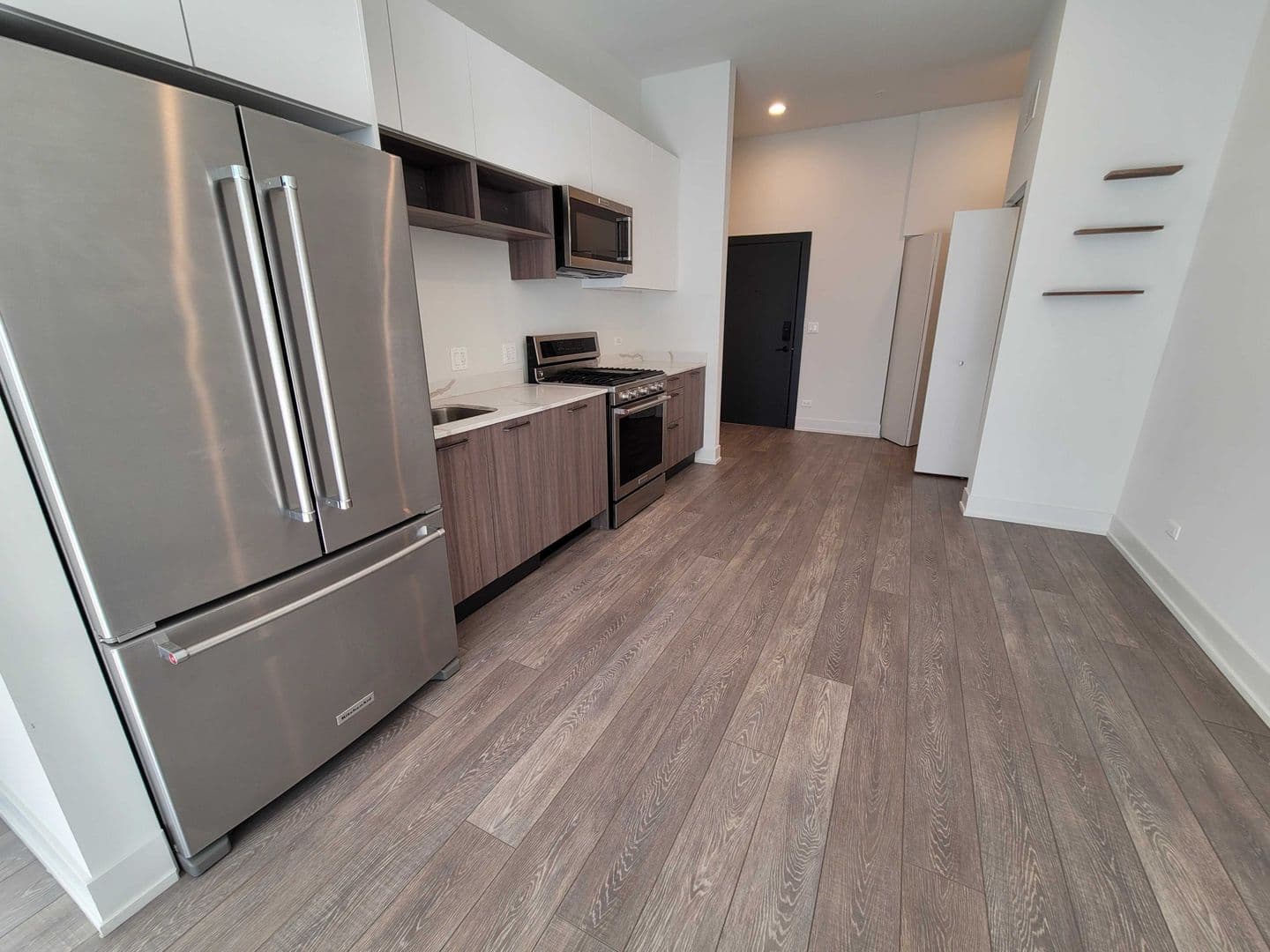 Chicago Apartment: 853 N. Larrabee
