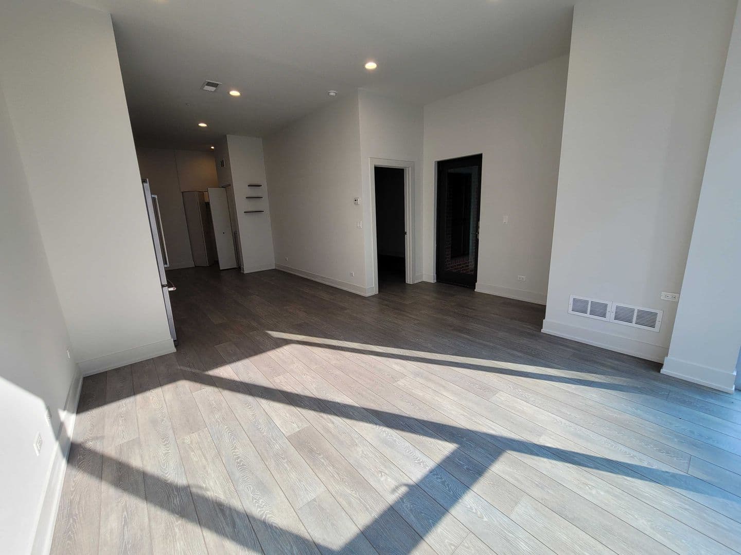 Chicago Apartment: 853 N. Larrabee
