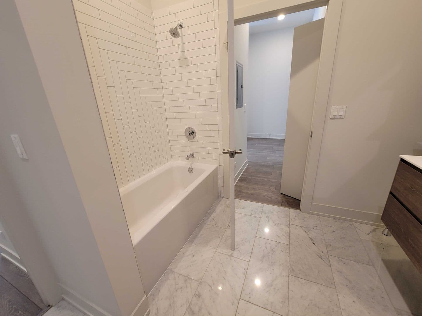 Chicago Apartment: 853 N. Larrabee
