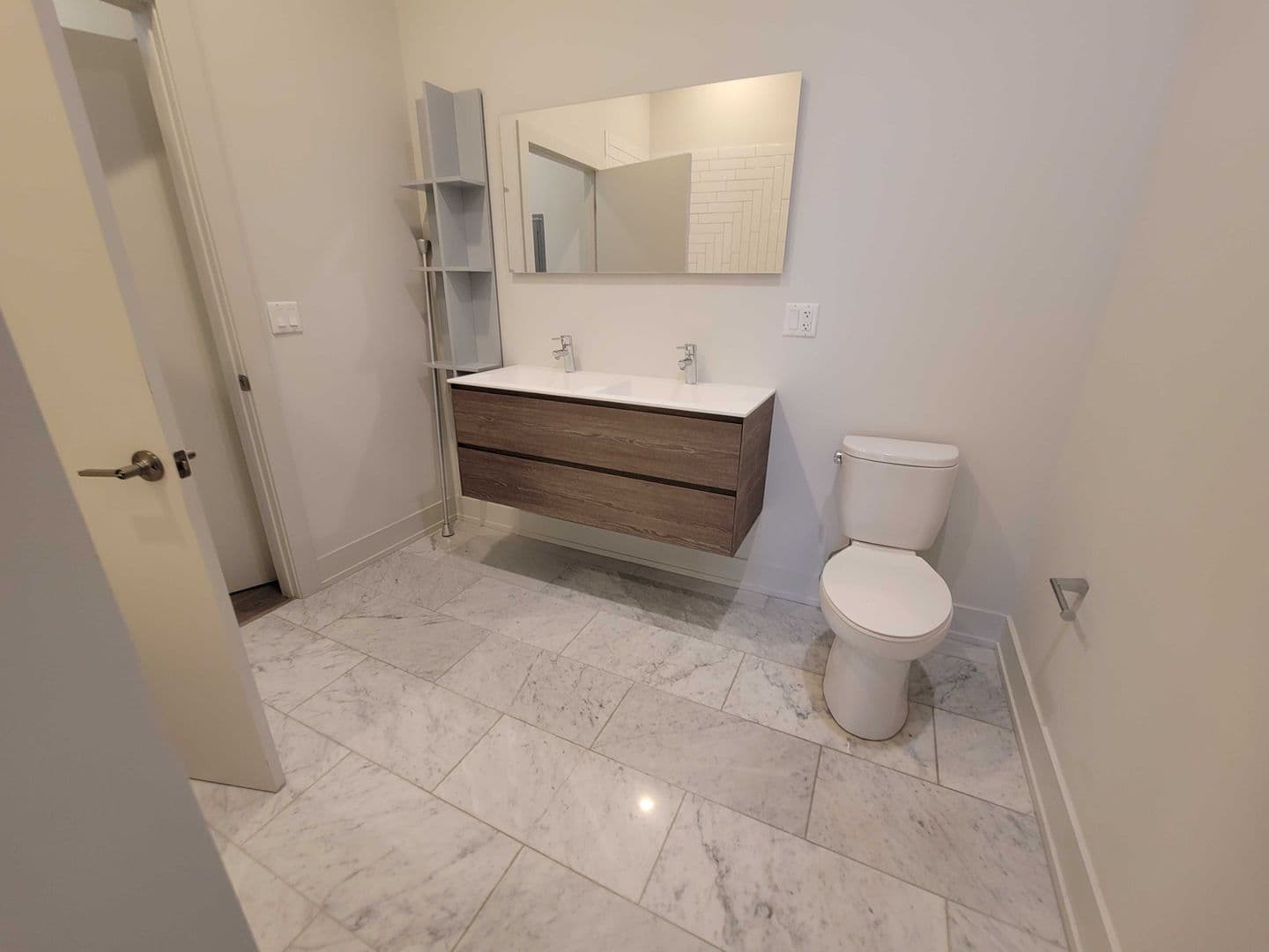 Chicago Apartment: 853 N. Larrabee