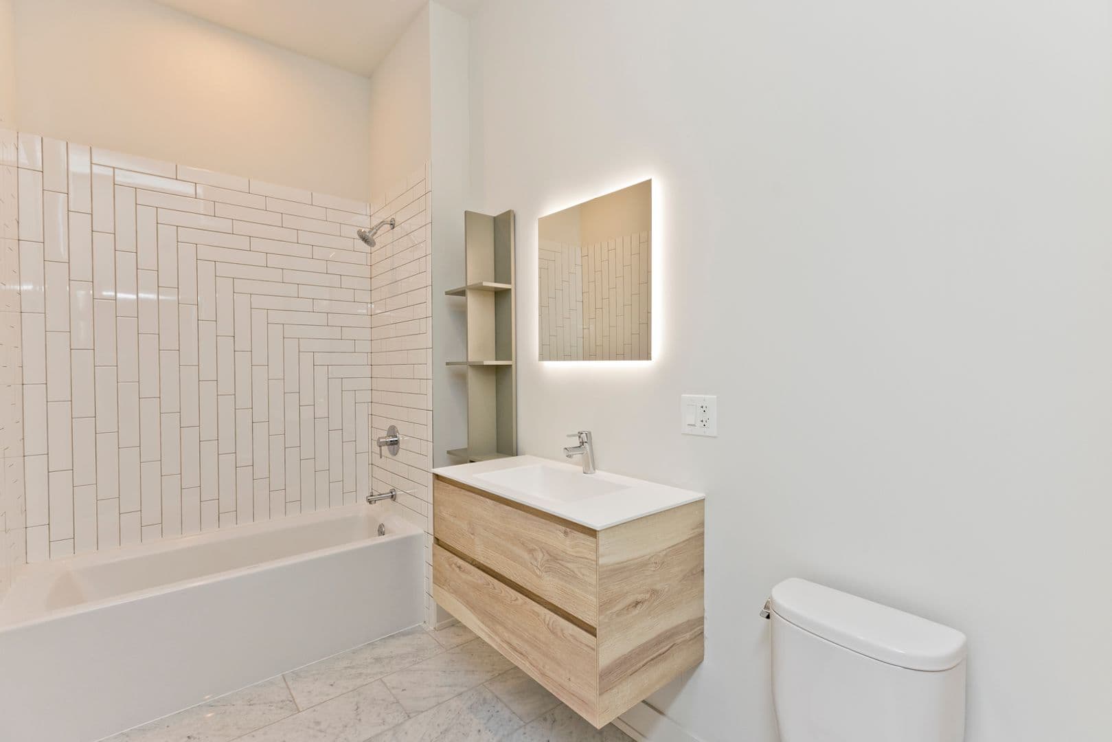 Chicago Apartment: 853 N. Larrabee