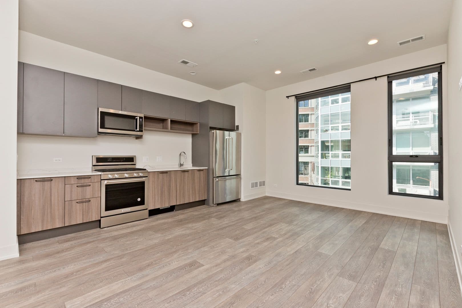 Chicago Apartment: 853 N. Larrabee