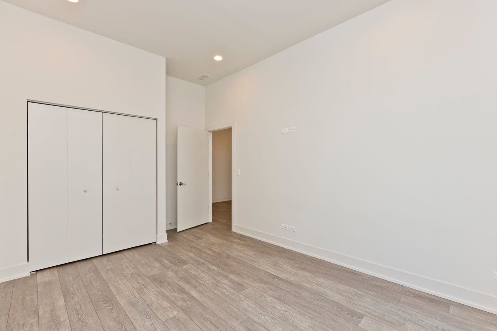 Chicago Apartment: 853 N. Larrabee