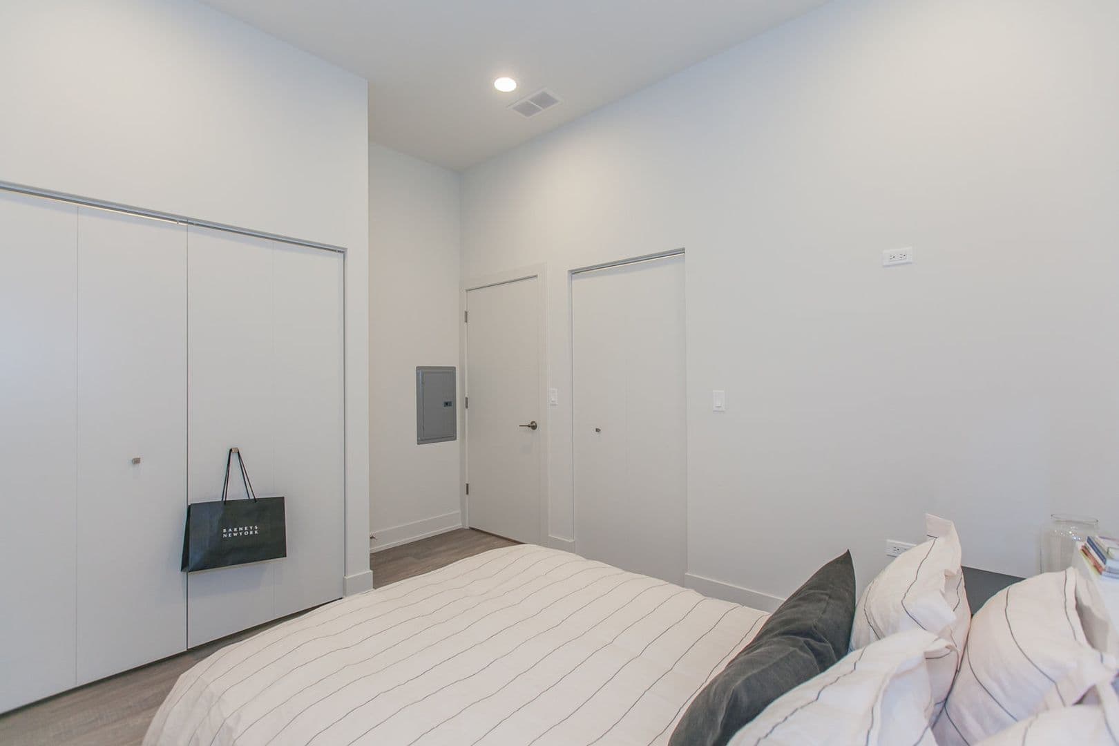 Chicago Apartment: 853 N. Larrabee